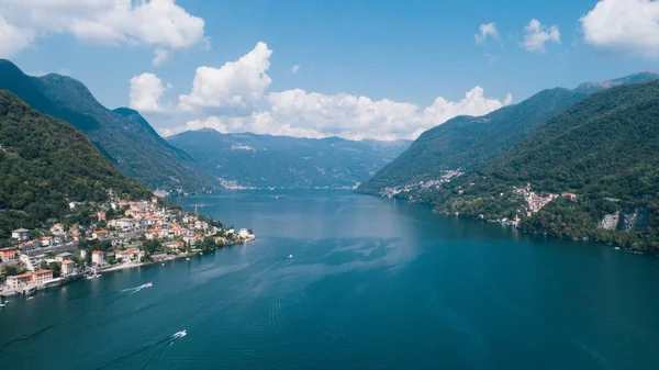 Como Lago Itália voo Drone hora de verão — Fotografia de Stock