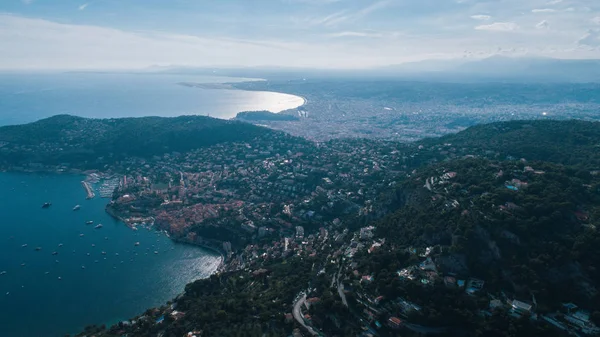 Niza Francia costa drone vista de casas y ciudad desde el aire — Foto de Stock