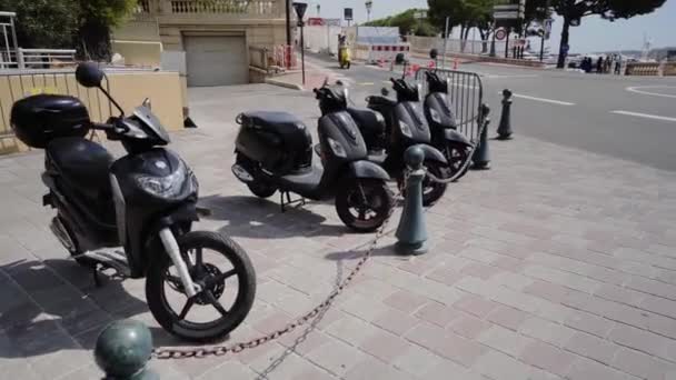 Bicicletas en Mónaco Monte Carlo ciudad de verano — Vídeos de Stock