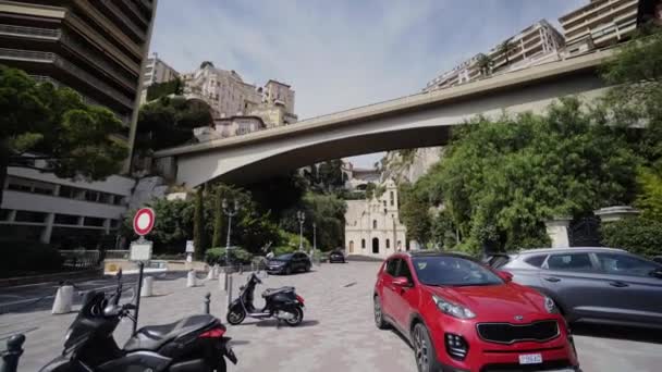 Mônaco verão Casas ruas e estradas com carros em Monte Carlo — Vídeo de Stock