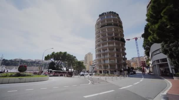 Monaco sommerhäuser straßen und straßen mit autos in monte carlo — Stockvideo