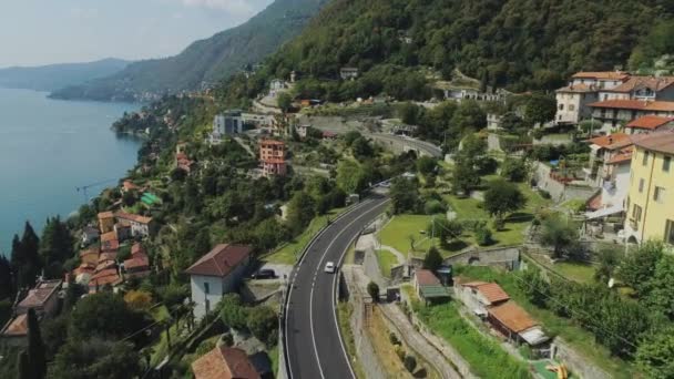 Como Lake italské riviéře horská silnice v městě serpentine — Stock video