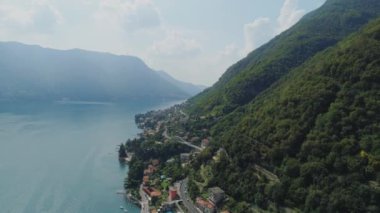 Como Gölü İtalyan Rivierası drone uçuş dağlar, dron 4 k doğa uçuş yakınındaki evleri