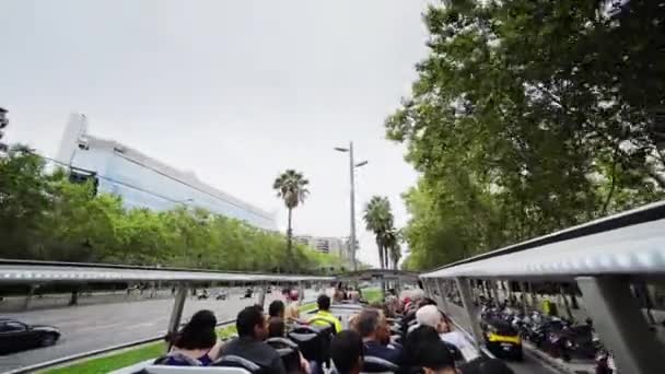 Barcelona city zwiedzanie bus tour ulice w Katalonii architektura europa gród historyczne — Wideo stockowe