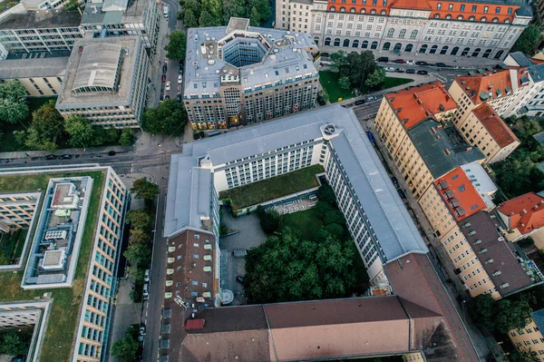 Munich centro ciudad Aire drone vista verano urbano foto — Foto de Stock