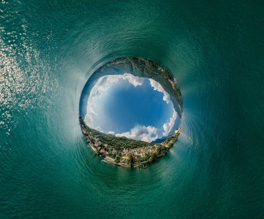İtalya Como Gölü dron hava 360 vr sanal gerçeklik dron panorama