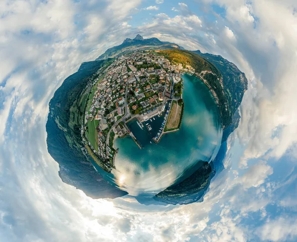 Montaña suiza Lago naturaleza Drone drone Air 360 vr realidad virtual drone panorama —  Fotos de Stock