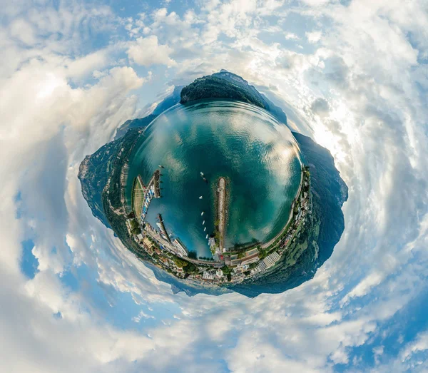 스위스 산 호수 자연 무인 드 론 어 360 vr 가상 현실 무인 항공기 파노라마 — 스톡 사진