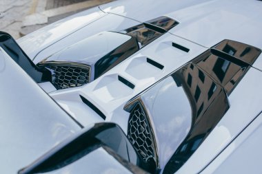 Spor araba tasarım öğeleri İtalya beyaz