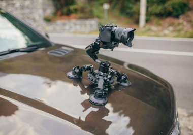 Enayiler otomatik araba araba steadicam üzerinde kamera gimbal tutar