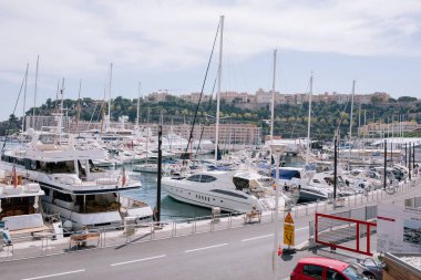 Yatlar ve gemi yaz güneş Avrupa'da Monako bağlantı noktası