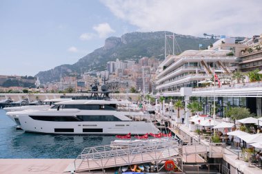 Yatlar ve gemi yaz güneş Avrupa'da Monako bağlantı noktası