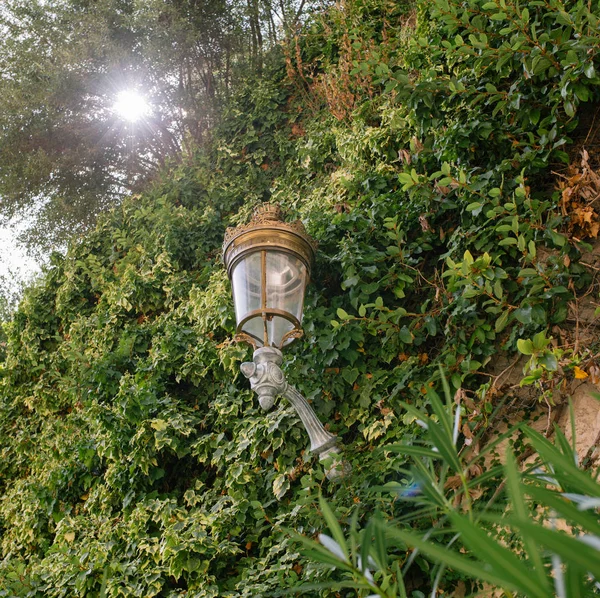 Lâmpada de rua vintage luzes na cidade de Mônaco — Fotografia de Stock