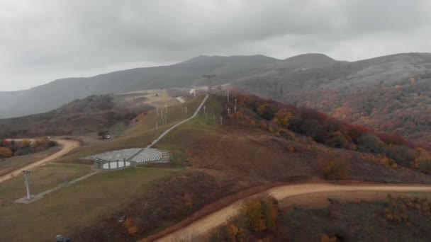 Monumento montaña de cruces en Georgia 4K Drone — Vídeo de stock
