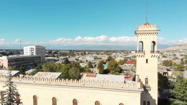 De stad Gori in Georgia Stalins vaderland 4k drone vlucht — Stockvideo