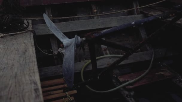 Wooden boat propeller on old fishing vessel in Thailand — 비디오