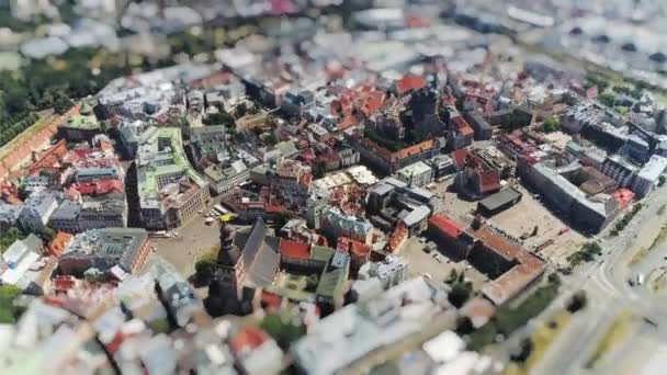 Old Riga City TiltShift miniatyr Timelapse Road Cars trafik bro Drone Timelapse i rörelse — Stockvideo