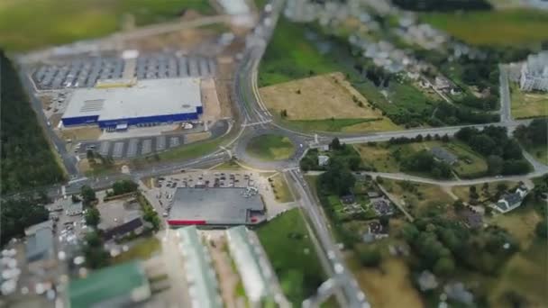 Coches de carretera Tránsito drone Timelapse Viaducto en la ciudad de Riga Miniatura en movimiento — Vídeos de Stock