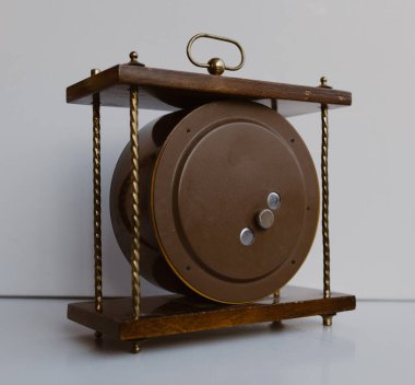 Mekanik sargılı eski sovyet masa saati