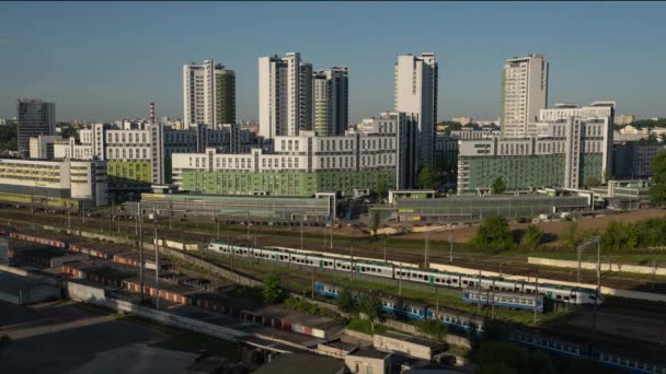 Minsk City Timelapse Trains Railway Depo Station Tráfico y casas — Vídeos de Stock