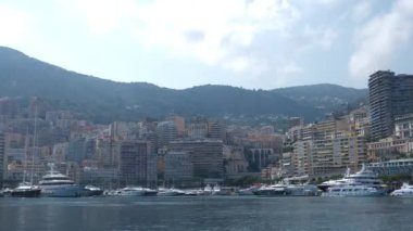 Monaco şehir kasabası Monte Carlo güneşli gün zaman aşımı liman Yelkenli ile