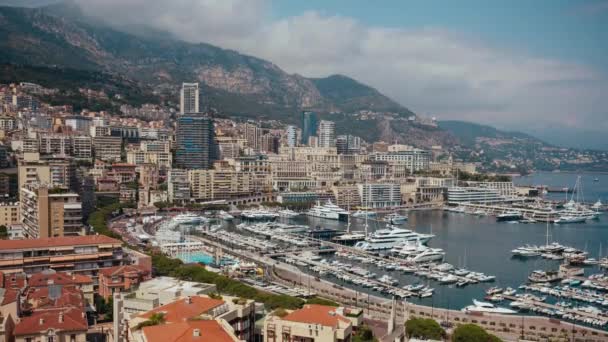 Ciudad de Mónaco Monte Carlo día soleado lapso de tiempo puerto con yahts — Vídeos de Stock