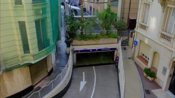Підземний паркування в Монако місто Монте-Карло міста автомобілі дорожні Уповільнена зйомка — стокове відео