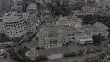 Lüks yahts ve tekneler ile liman yakınında Fransa deniz kasabasında Casino Monte Carlo Monako şehir