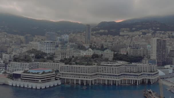 모나코 시티 프랑스 바다 마을 항구 요트 플랫 보트와 몬테 카를로 카지노의 블록 — 비디오