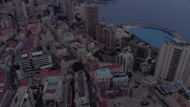 Monte Carlo ve Monako şehir yaz Fransa deniz kasabası 4d drone akşam uçuş — Stok video