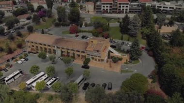 Monako yakınlarındaki Fransa'da Eze kale uçuş 4k drode