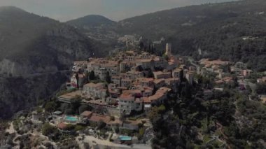 Monako yakınlarındaki Fransa'da Eze kale uçuş 4k drode