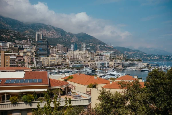 Monaco város utcáin napfényes Monte Carlo a Dél-Franciaországban Európában — Stock Fotó
