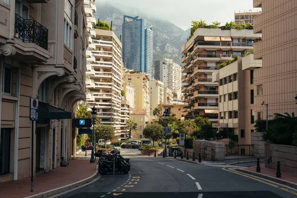 Monacké městské ulice ve slunném Monte Carlo na jihu Francie v Evropě — Stock fotografie