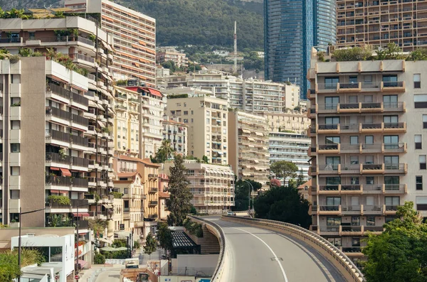ヨーロッパのフランス南部の日当たりの良いモンテカルロのモナコ市街地 — ストック写真