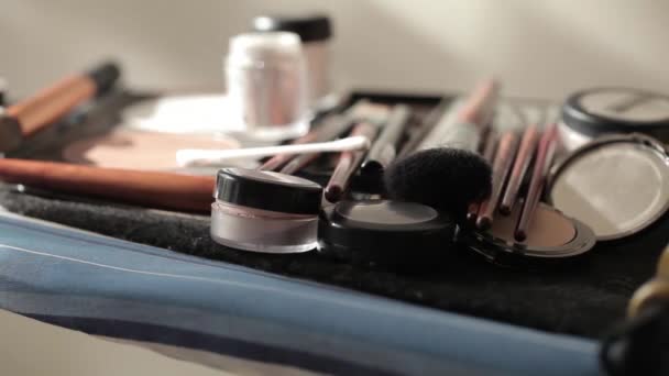 Penselen voor make-up artiesten macro 100mm Slider camera vloeiende beweging — Stockvideo