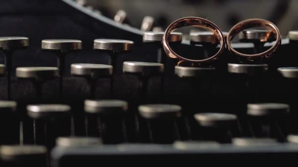 Gold Rings on the typewriter macro Wedding closeup shoot diamon Jewellery — Stock Video