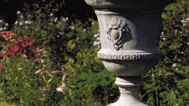 Antiguo paisaje de la estatua del jarrón de las antiguas fincas del castillo — Vídeo de stock