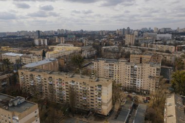 Şehir merkezinin ve uyku alanlarının Urkaine Drone fotoğrafında Kiev