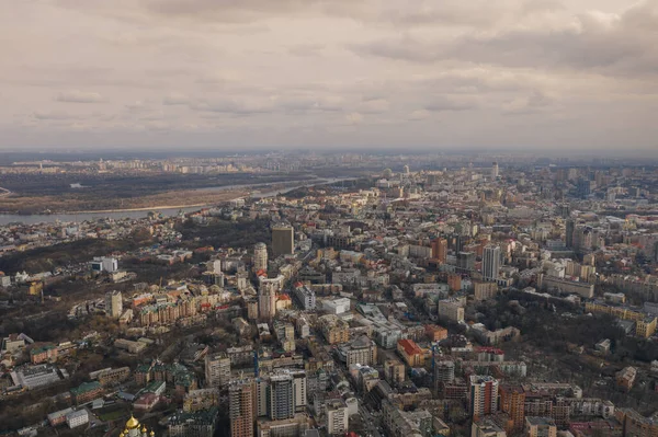 Киев в Дроне Уркайне фото центра города и спальных районов — стоковое фото
