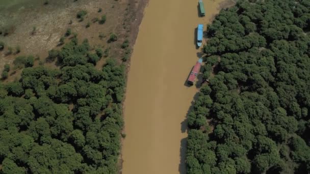 Rio amarelo entre a selva no Camboja, Pean Bang, Tonle Sap Lake 4K — Vídeo de Stock