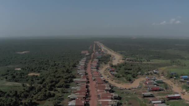 Floating Village in Cambodia Kampong Phluk Pean Bang, Tonle Sap Lake drone flight 4k — Stock Video
