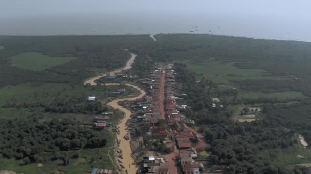 Plovoucí vesnice v Kambodži Kampong Phluk Pean Bang, Tonle Sap Lake drone let 4k — Stock video