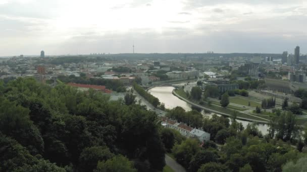 Vilnius Gamla stan i Litauens historiska centrum — Stockvideo