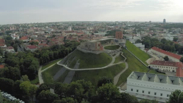 Vilnius Cidade velha o centro histórico da Lituânia — Vídeo de Stock