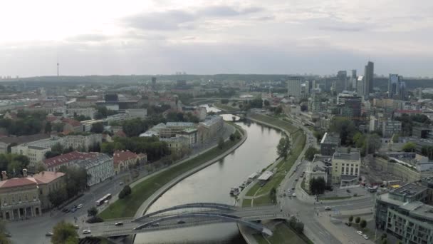 Vilnius Gamla stan i Litauens historiska centrum — Stockvideo