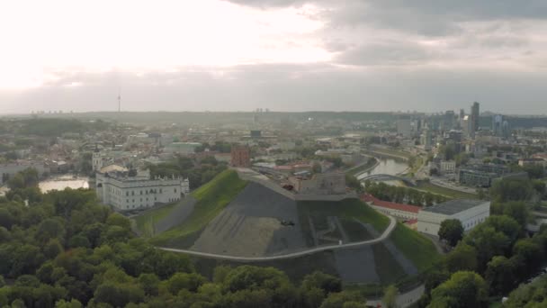 Vilnius Cidade velha o centro histórico da Lituânia — Vídeo de Stock