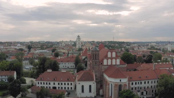 Старый город Вильнюса - исторический центр Литвы — стоковое видео