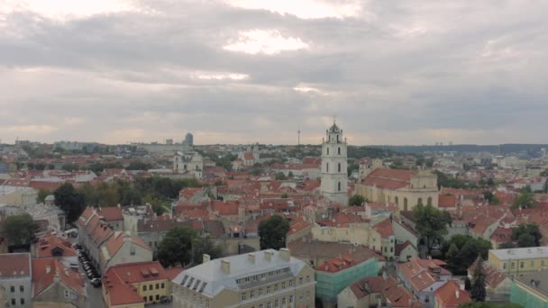 Vilnius Gamla stan i Litauens historiska centrum — Stockvideo