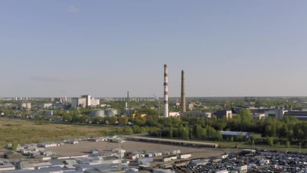 Труби для теплових електростанцій у місті Дронів постріл — стокове відео